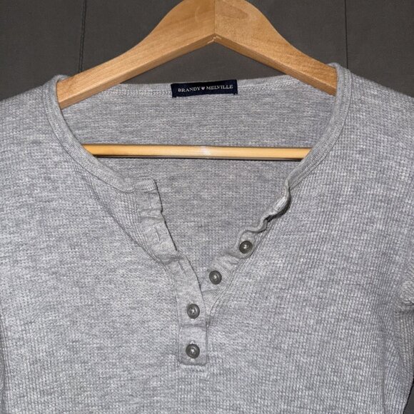 Brandy Melville Light Grey Long Sleeve Henley One Size Fits All STRINGY HEM - Picture 6 of 6
